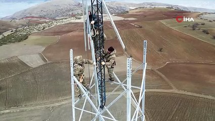 Ekmek parası için metrelerce yükseğe çıkıyorlar