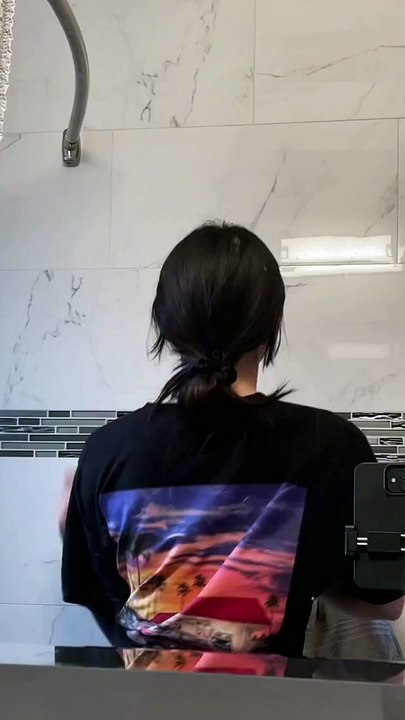 Gym girl without bra removes shirt #fitness #stronggirl #gymgirl #fyp #foryou #gym #workout #shorts