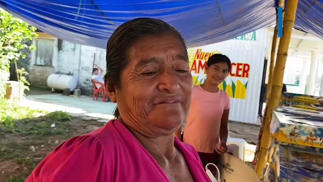 Las tradicionales roscas de la carpa azul, emblemáticas de Oteapan