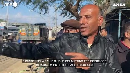 Gaza, lunghe attese all'unico sportello bancomat di Rafah