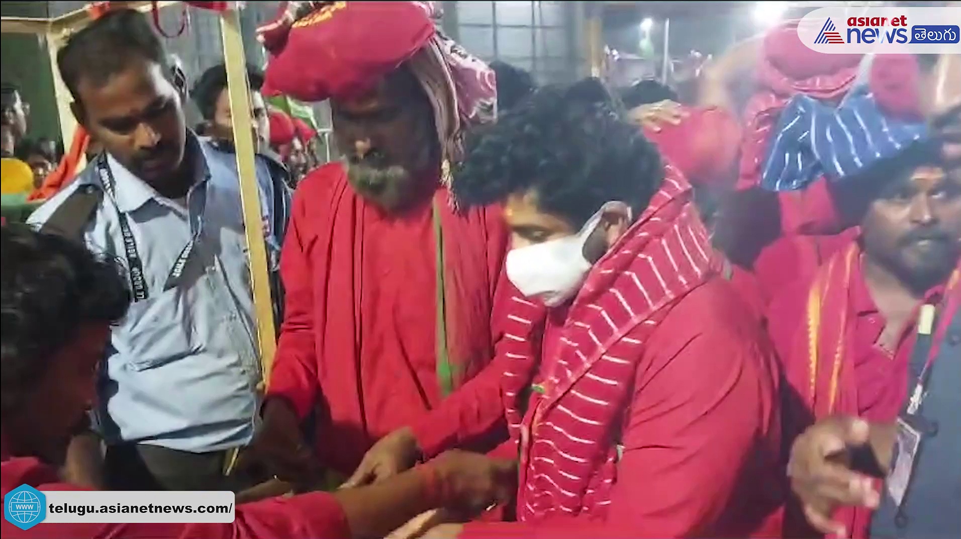 ఇంద్రకీలాద్రిపై అమ్మవారికి శేఖర్ మాస్టర్ ఇరుముడి సమర్ఫణ