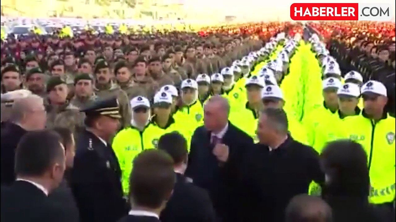 Hulki Cevizoğlu'nun Cumhurbaşkanı Erdoğan'la aynı karede yer alma gayreti