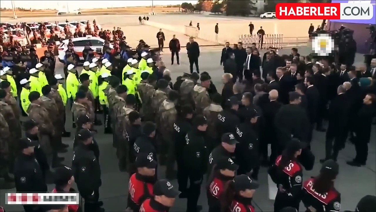 Hulki Cevizoğlu'nun Cumhurbaşkanı Erdoğan'la aynı karede yer alma gayreti