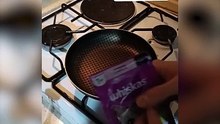 Kedi mamasından omlet yaptı! Tadını puanladı…