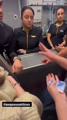 10 saat rötar yaptı, yolcular çıldırdı! Uçakta gergin dolu anlar