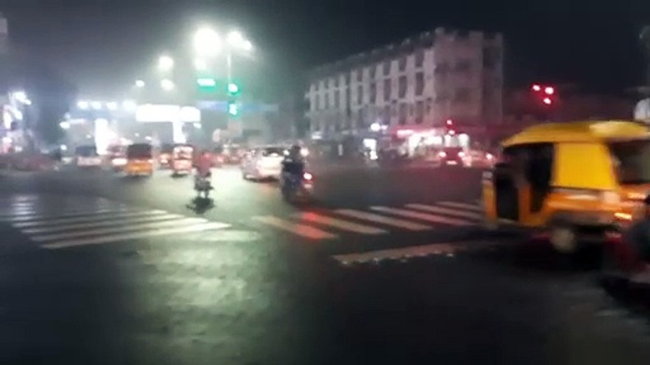 मौसम के तीन रंग : सुबह कोहरा, शाम को सर्द हवा, देर रात बारिश