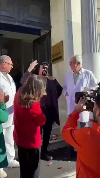 'Ölüm tehlikem var!' diyerek girdiği hastaneden göbek atarak çıktı! Kobra Murat taburcu oldu