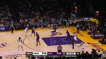 Taylor Jenkins loses it after LeBron appears to elbow Jackson Jr.