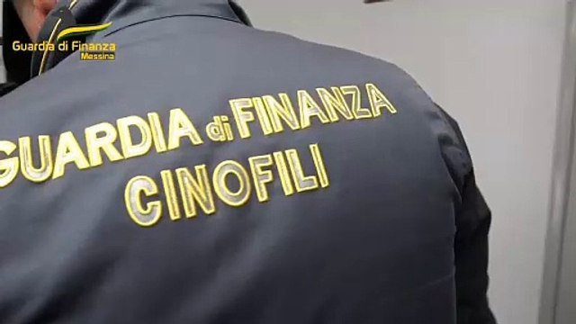 Sbarca a piedi da un traghetto con oltre un chilo di cocaina, 37enne di Messina arrestato in flagranza