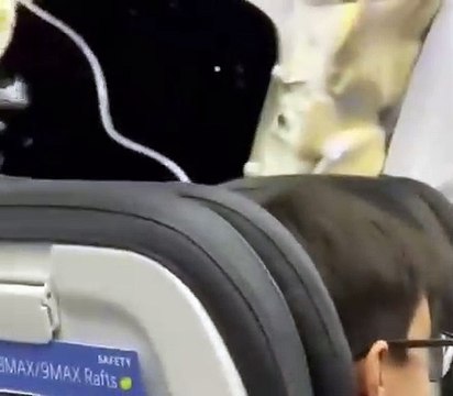 Terrore in America: si stacca il finestrino dall'aereo in volo, Alaska Airlines ferma tutti i suoi Boeing 737-9