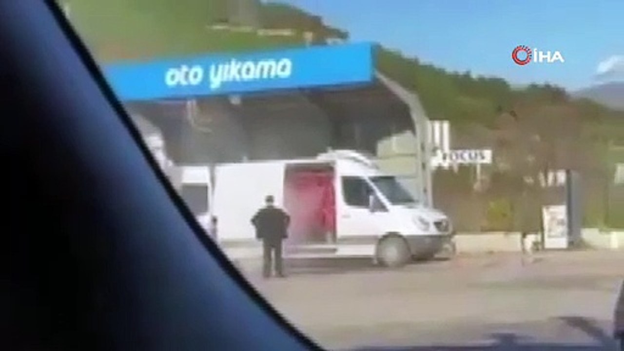 Görüntü Bursa'dan... Sucukları tazyikli su ile yıkadı