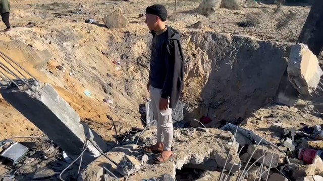 كاميرا الجزيرة ترصد أثار القصف على منطقة حي المنارة في غزة