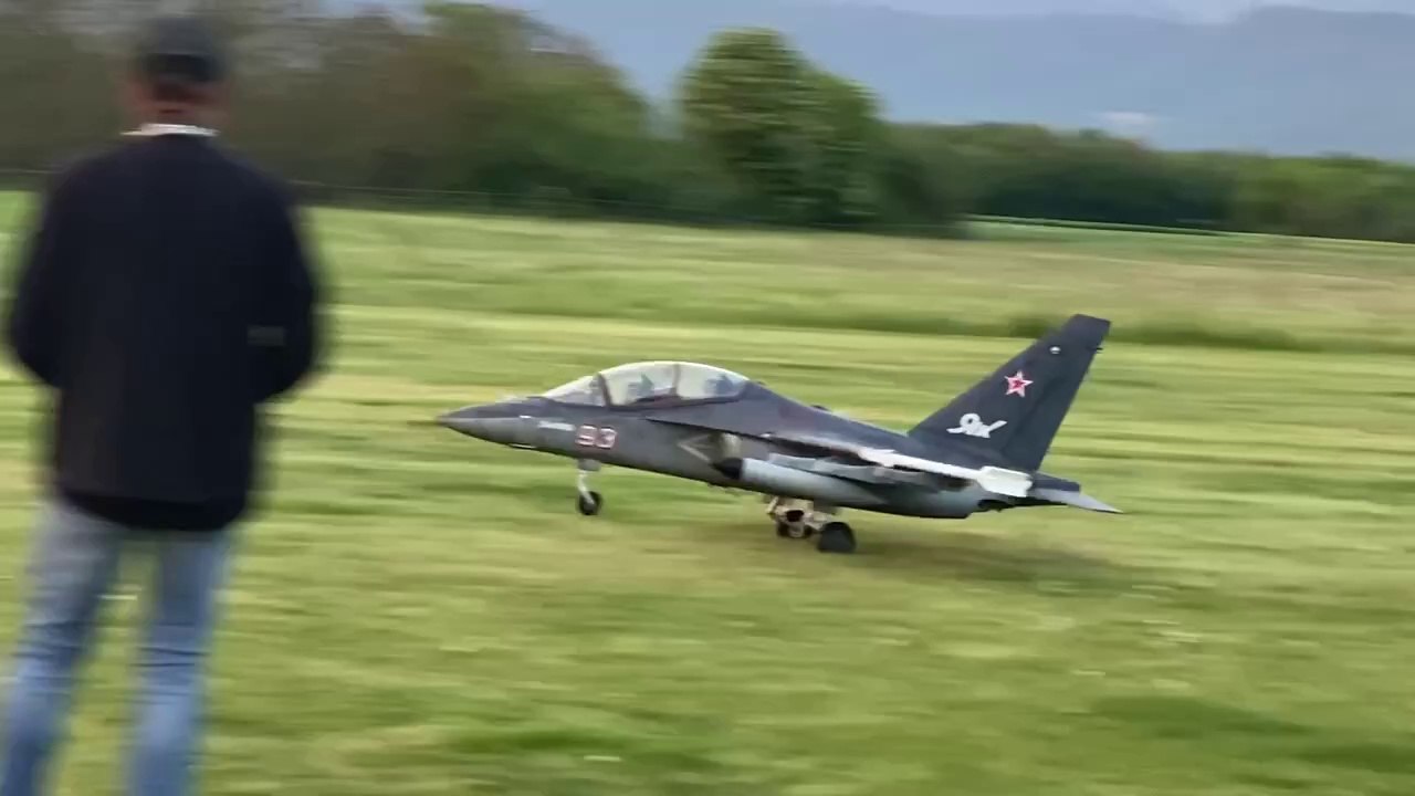 Yak 130, Start und Landung bei Sunset