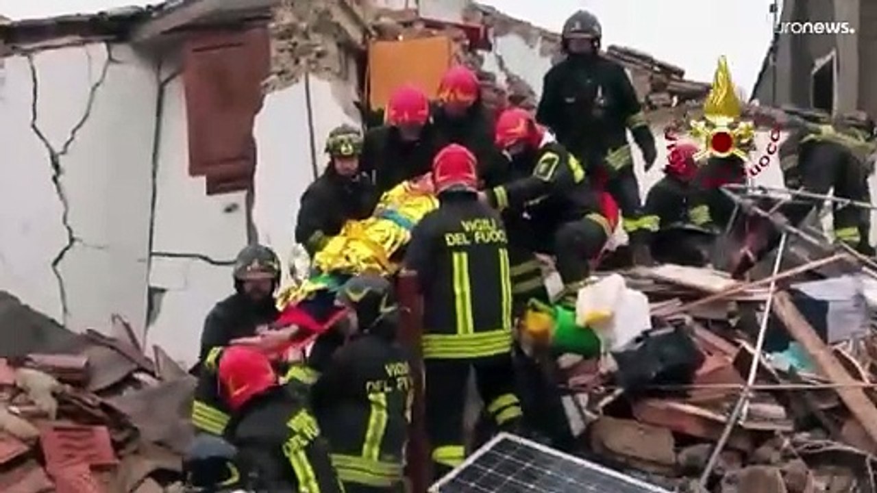 شاهد: انفجار منزل في بلدة إيطالية وفرق الإنقاذ تنتشل عدة أشخاص من تحت الأنقاض