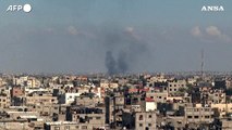 Gaza, raid israeliani su Khan Yunis