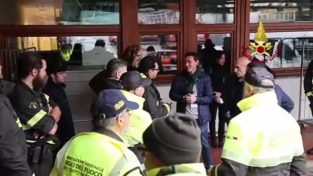 Sorpresa per i bambini ricoverati al Meyer: arriva la Befana dei vigili del fuoco