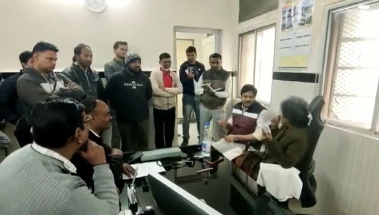 Railway hospital is facing shortage of specialist doctors, railway workers are worried