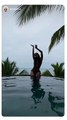 Sur Instagram, Deva Cassel a publié une vidéo sur laquelle on voit Narah Baptista danser assise en maillot de bain près d'une piscine. Images que la principale intéressée a repartagéesNarah Baptista filmée par Deva Cassel au bord d'une piscine au Brésil