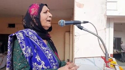 पेंशनर महिला ने ऐसी छेडी सुरों की तान, सब झूमने लगे, देखे वीडियो