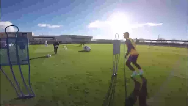 El mejor regalo de reyes para el Madrid: Courtois entrenando en el césped a un ritmo alto