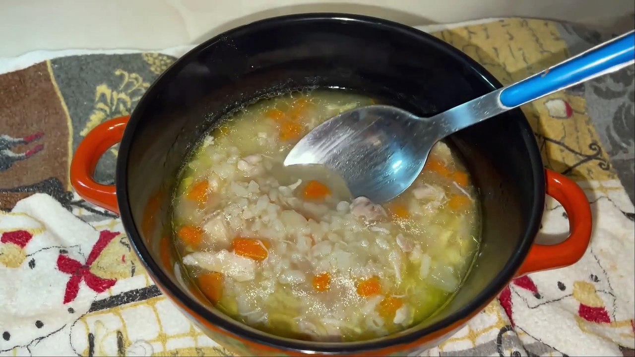 Nutritious Chicken Bone Soup / Θρεπτική Σούπα Από Κόκαλα Κοτόπουλου