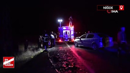 Niğde'de iki otomobil kafa kafaya çarpıştı