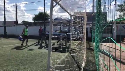 Jogando futebol, homem fratura o tornozelo