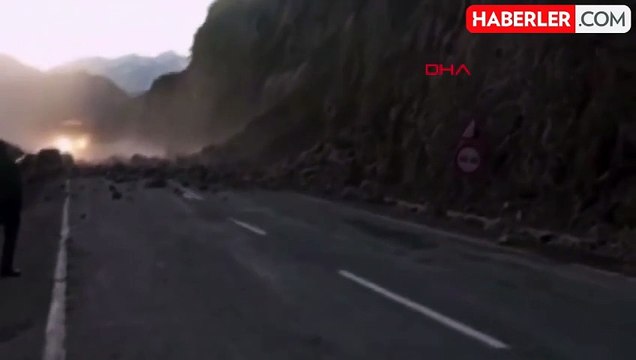 Artvin-Ardahan karayolu heyelan nedeniyle ulaşıma kapandı