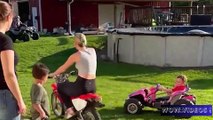 Chutes Drôles à Moto : Moments Hilarants sur Deux Roues