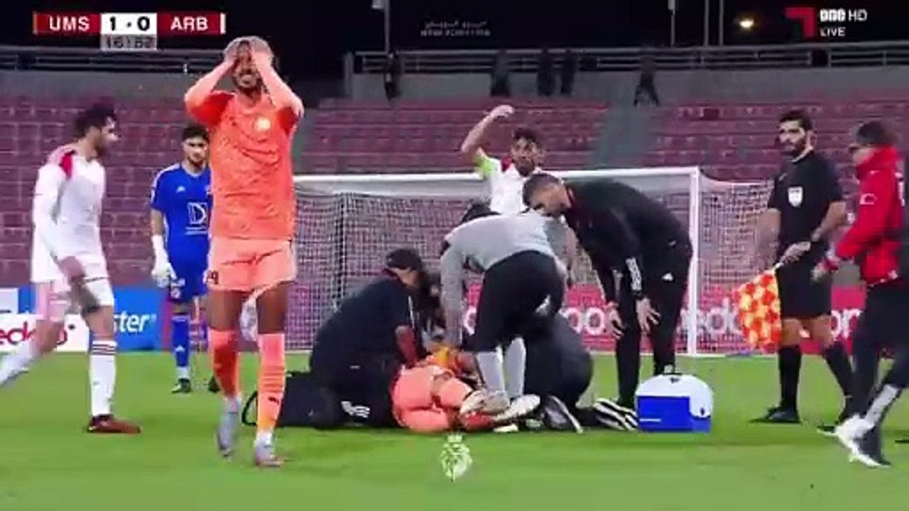 Football : L'ex-attaquant de Nice et de Nantes, Andy Delort a été victime d'un malaise spectaculaire en plein match, se mettant à convulser sur la pelouse pendant de longues secondes