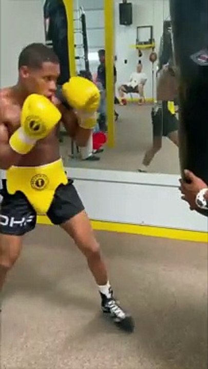 devin hanny training on bag