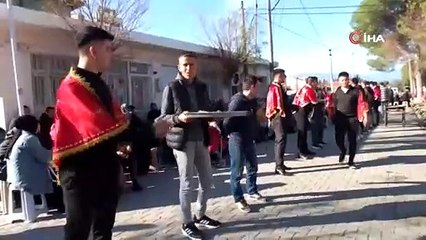 Asker uğurlama geleneğini sürdürüyorlar