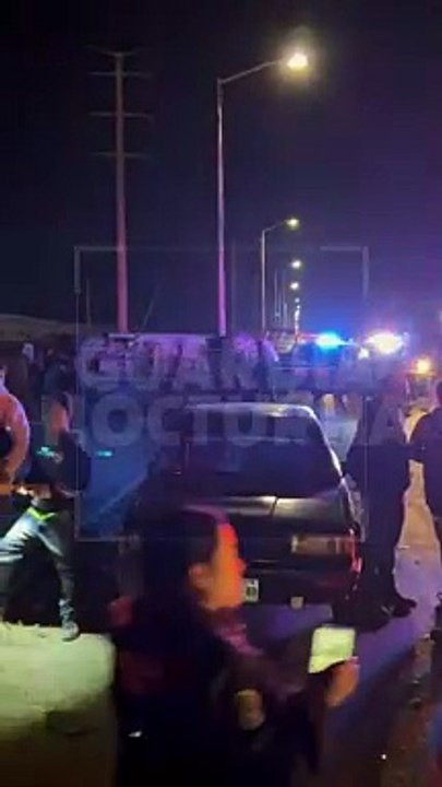 #Preliminar Saldo de tres automóviles destrozados y dos personas lesionadas dejó un aparatoso choque suscitado sobre la avenida Adolf Horn, a la altura del fraccionamiento Los Cántaros de Tlajomulco #GuardiaNocturna