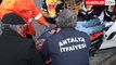 Antalya'da özel halk otobüsü ile hafif ticari araç çarpıştı