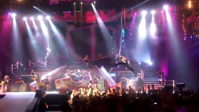 P!NK — Get The Party Started ● P!nk - Funhouse Tour: Live In Australia