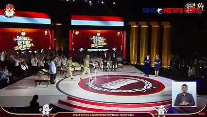 Nyentrik saat Masuki Arena Debat, Ganjar dan Mahfud Pakai Kacamata Hitam dan Jaket Ala Film Top Gun