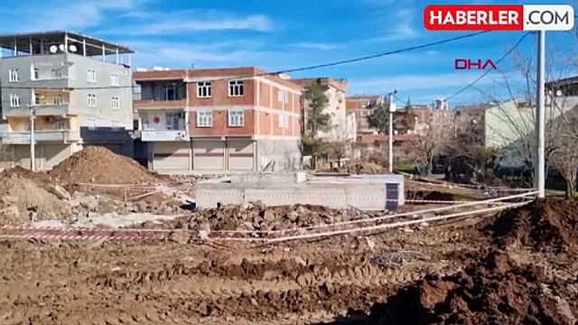 Diyarbakır'da Park İnşaatında Kafa Üstü Düşen Kişi Ağır Yaralandı
