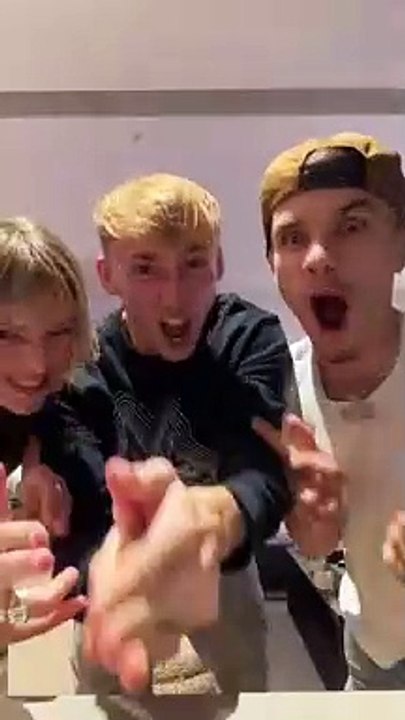 Mia Regan e Romeo Beckham (figlio di David) innamorati