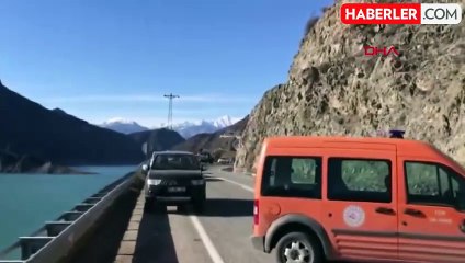 Artvin-Ardahan kara yolunda heyelan sonrası temizlik çalışmaları başladı