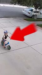 Ce propriétaire crée un parcours spécial devant sa maison pour un jeune cycliste