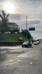 Carro é flagrado estacionado em local inusitado de Salvador: 'Baiano precisa ser estudado'