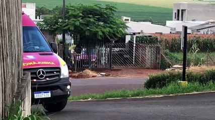 Tampa de caminhão se solta e atinge a cabeça de um homem