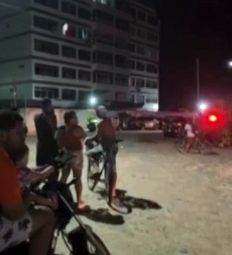 Vídeo: Homem é preso após manter duas mulheres e uma jovem reféns em apartamento