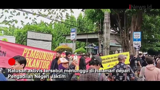 Ratusan Aktivis Gelar Aksi Dukung Pembebasan untuk Haris Azhar dan Fatia