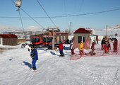 Yoğun kar yağışı Bitlis'te kayak coşkusunu başlattı