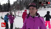Artvin Atabarı Kayak Merkezi hafta sonu ziyaretçilerini ağırladı
