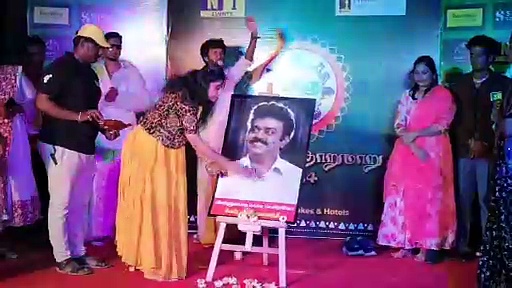 கோவை பேஷன் ஷோவில் விஜயகாந்திற்காக பார்வையாளர்கள் செய்த நெகிழ்ச்சி செயல்; வியந்து பார்த்த ஏற்பாட்டாளர்கள்