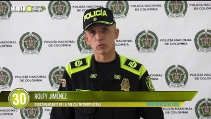 A ladrón no le importó el miedo de un niño y con arma en mano los amenazó y les robó