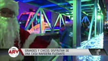 Casa flotante de Papa Noel causa sensación en Colombia