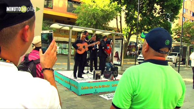 06-08-19 La Calle de Los Artistas en la Feria de las flores
